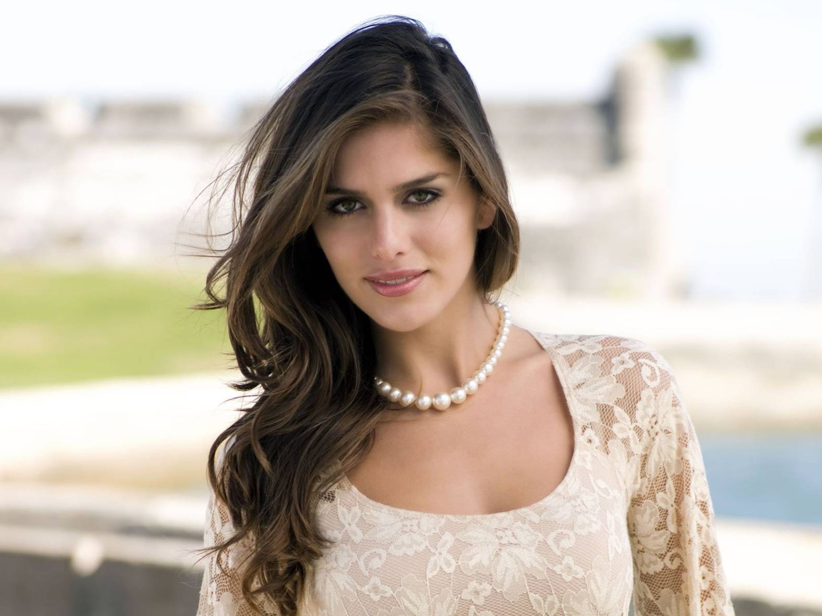 Anahi Gonzales beautiful wallpapers (2) #2 - 1600x1200