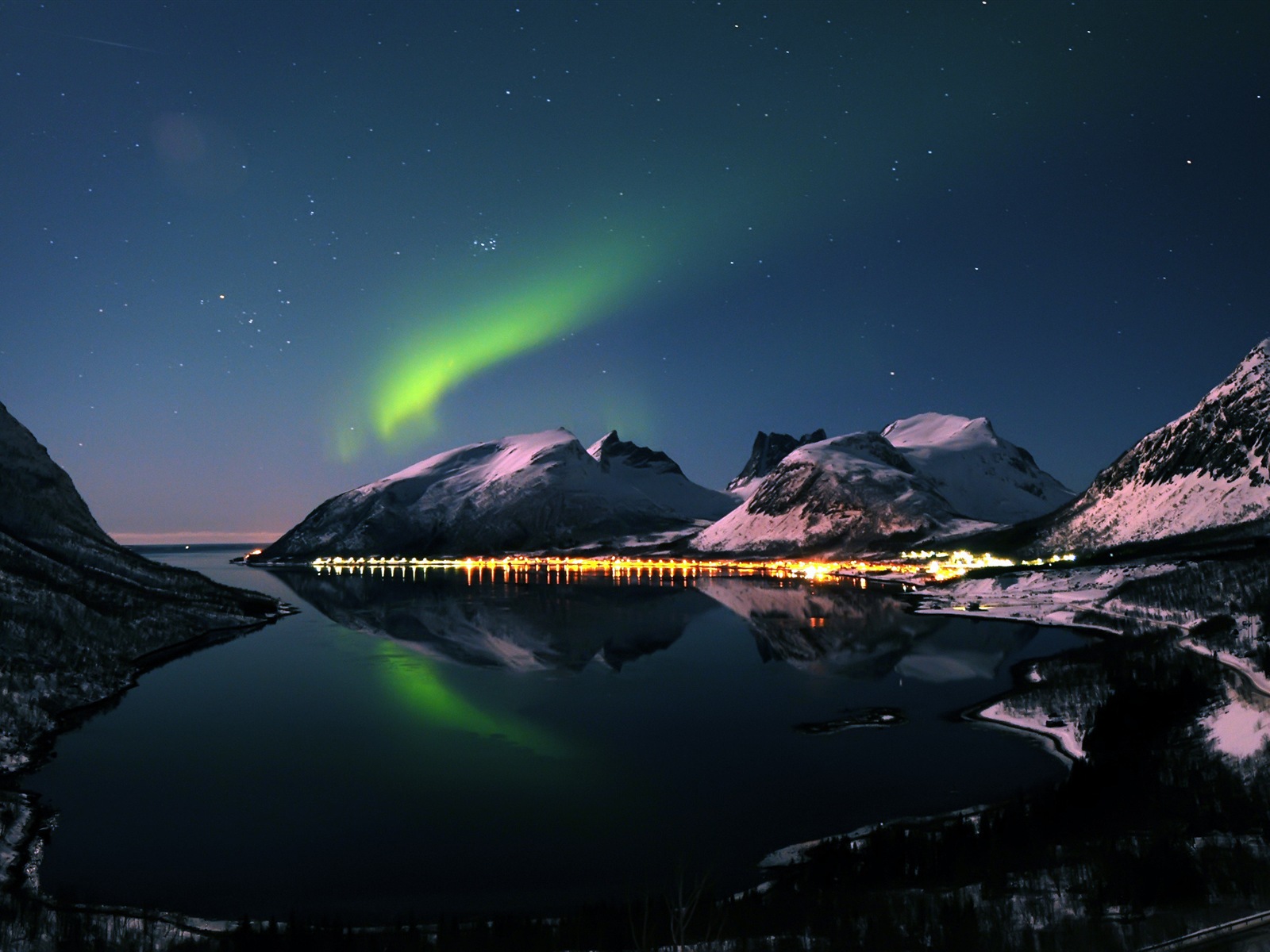 Natural wonders of the Northern Lights HD Wallpaper (2) #2 - 1600x1200