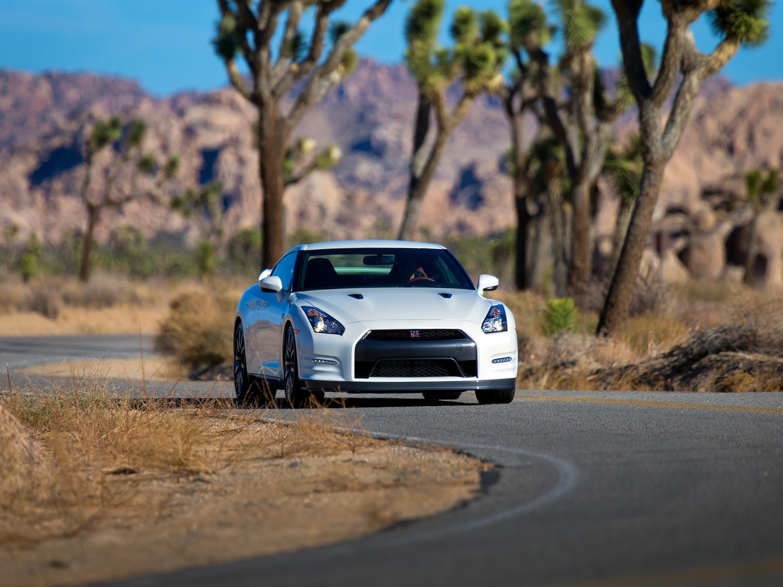 2013 Nissan GT-R R35 USA verze HD Tapety na plochu #2 - 1600x1200