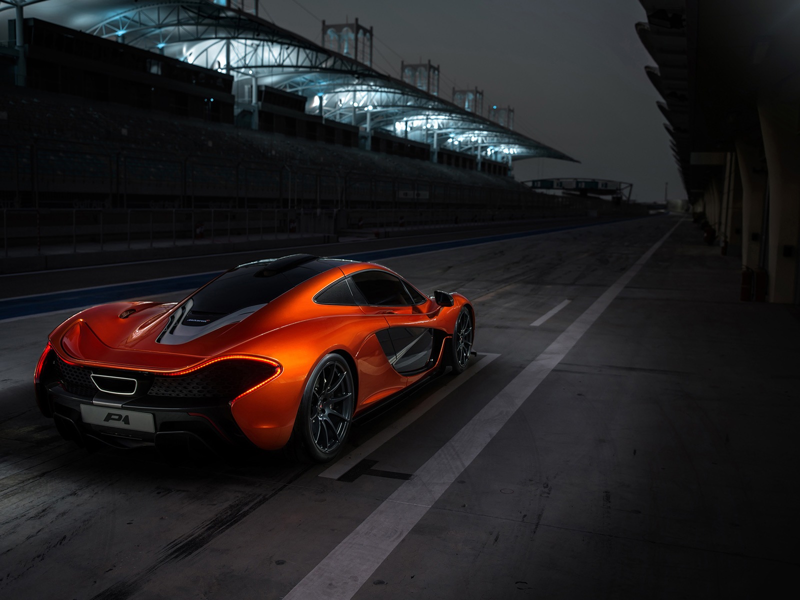 2013 McLaren P1 supercar HD fonds d'écran #9 - 1600x1200