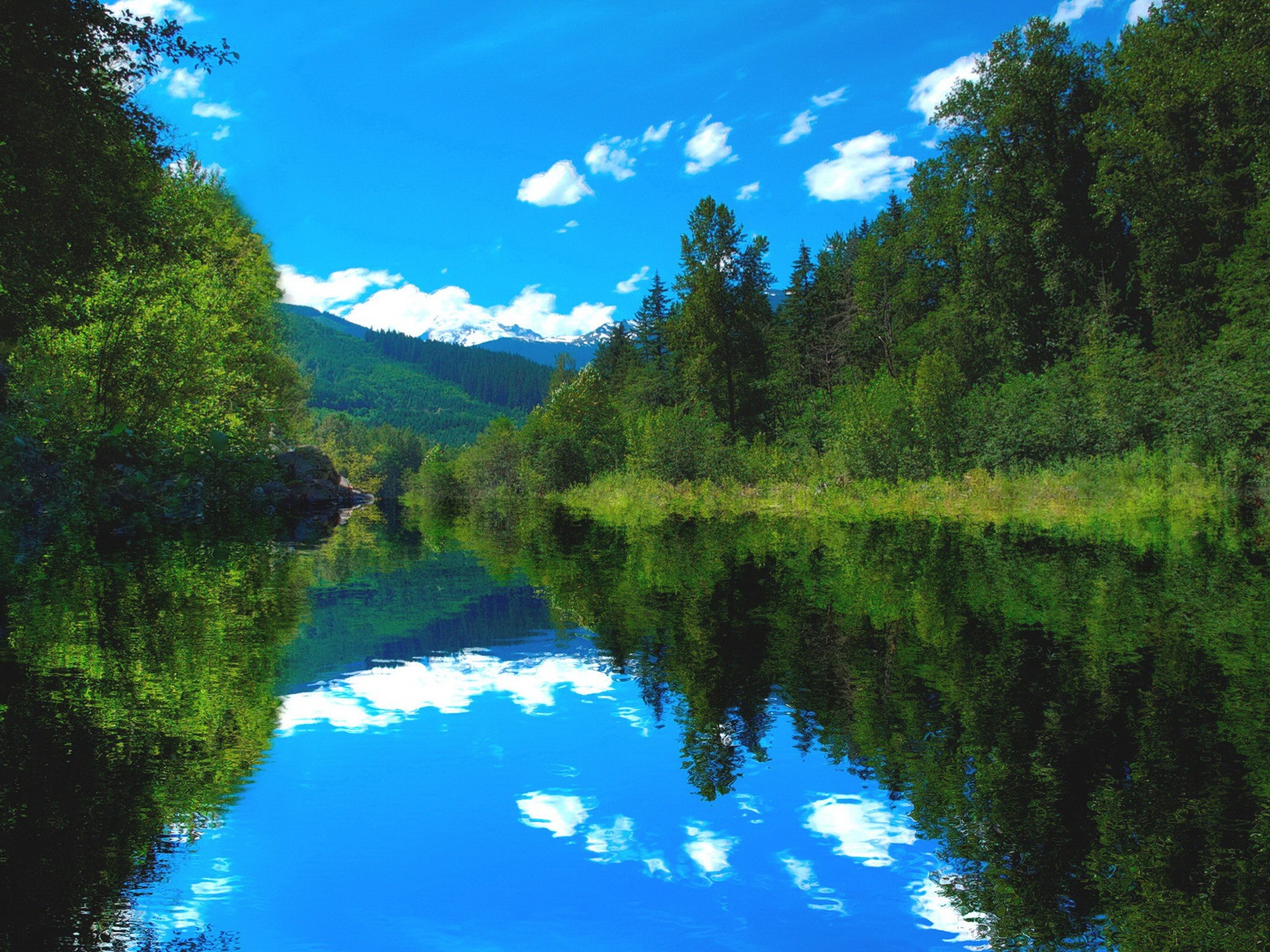 Reflection in the water natural scenery wallpaper #4 - 1600x1200