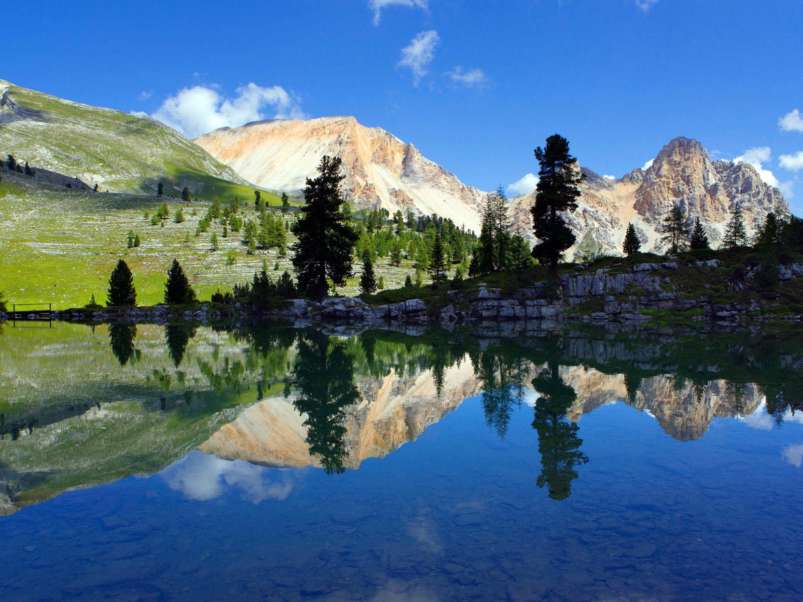 Спокойное озеро с отражением воды, 8 HD обои для Windows #3 - 1600x1200