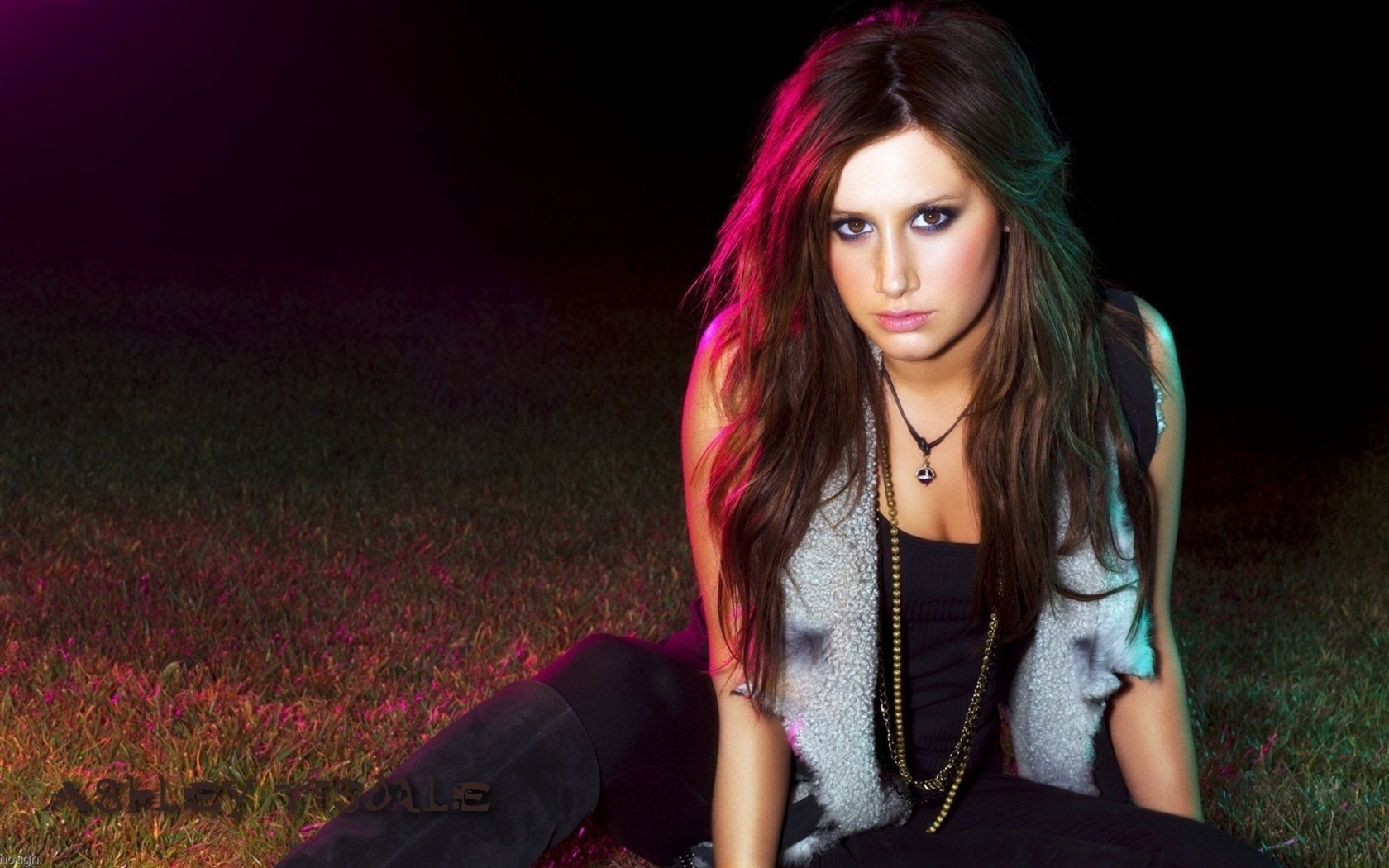 Ashley Tisdale hermoso fondo de pantalla (1) #35 - 1680x1050