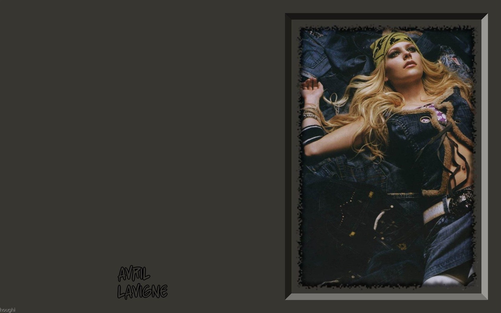 Avril Lavigne 艾薇儿·拉维妮 美女壁纸23 - 1680x1050