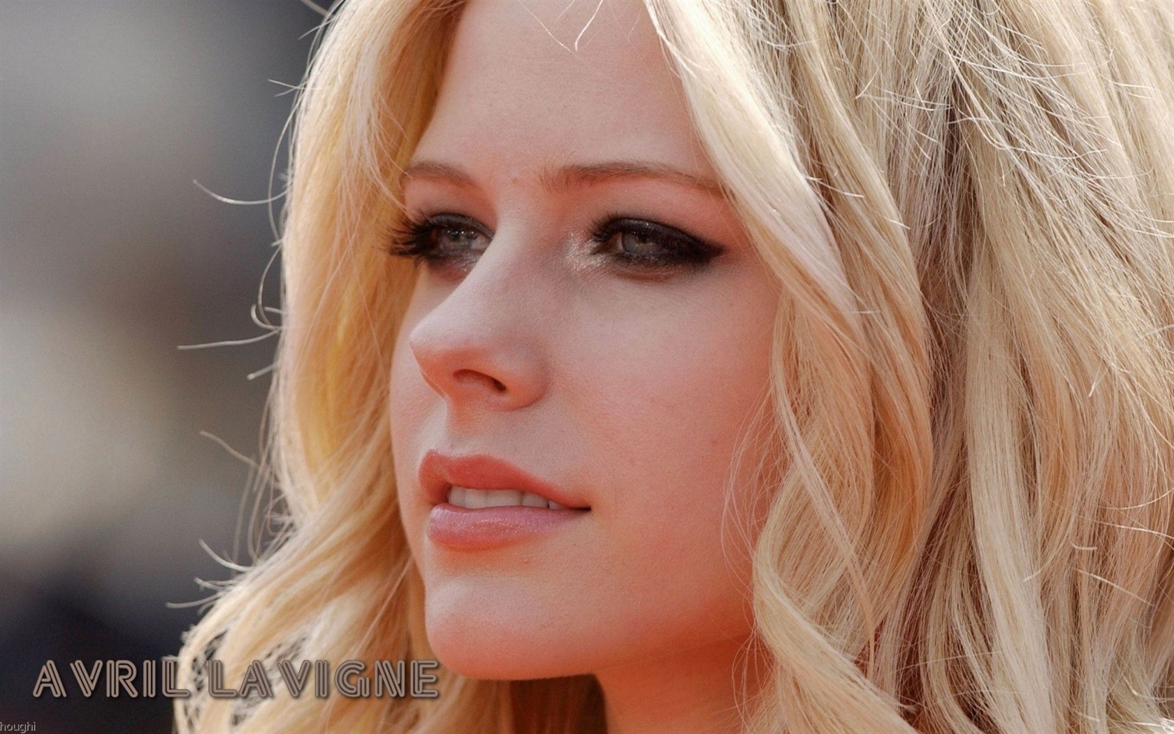 Avril Lavigne 艾薇儿·拉维妮 美女壁纸33 - 1680x1050