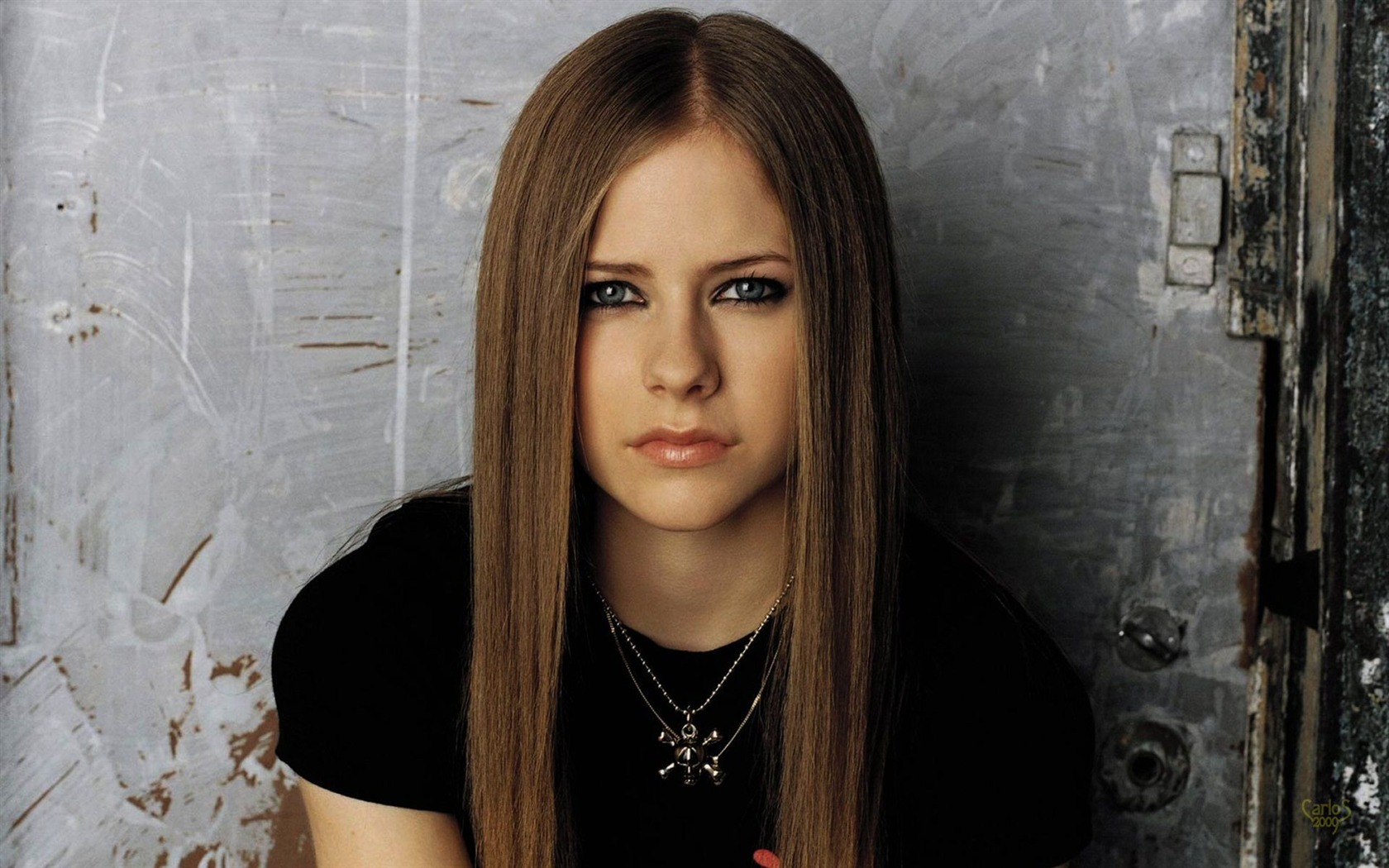 Avril Lavigne 艾薇儿·拉维妮 美女壁纸(二)3 - 1680x1050
