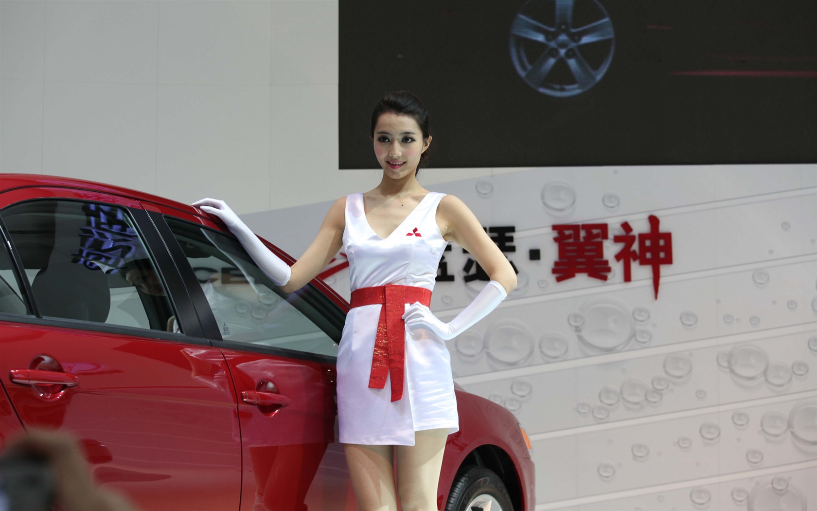 2010 v Pekingu Mezinárodním autosalonu krása (2) (vítr honí mraky práce) #30 - 1680x1050