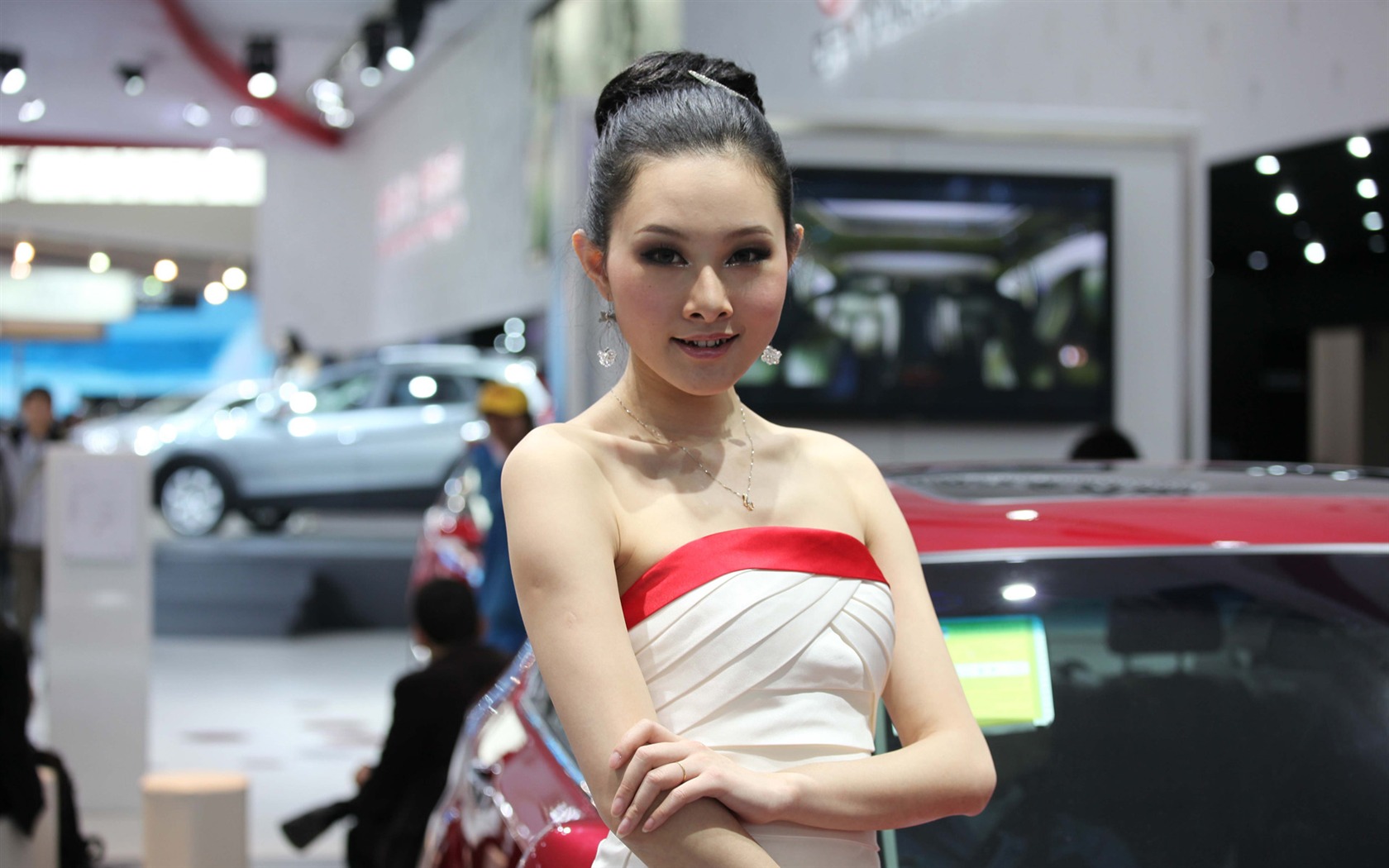2010 v Pekingu Mezinárodním autosalonu krása (2) (vítr honí mraky práce) #39 - 1680x1050