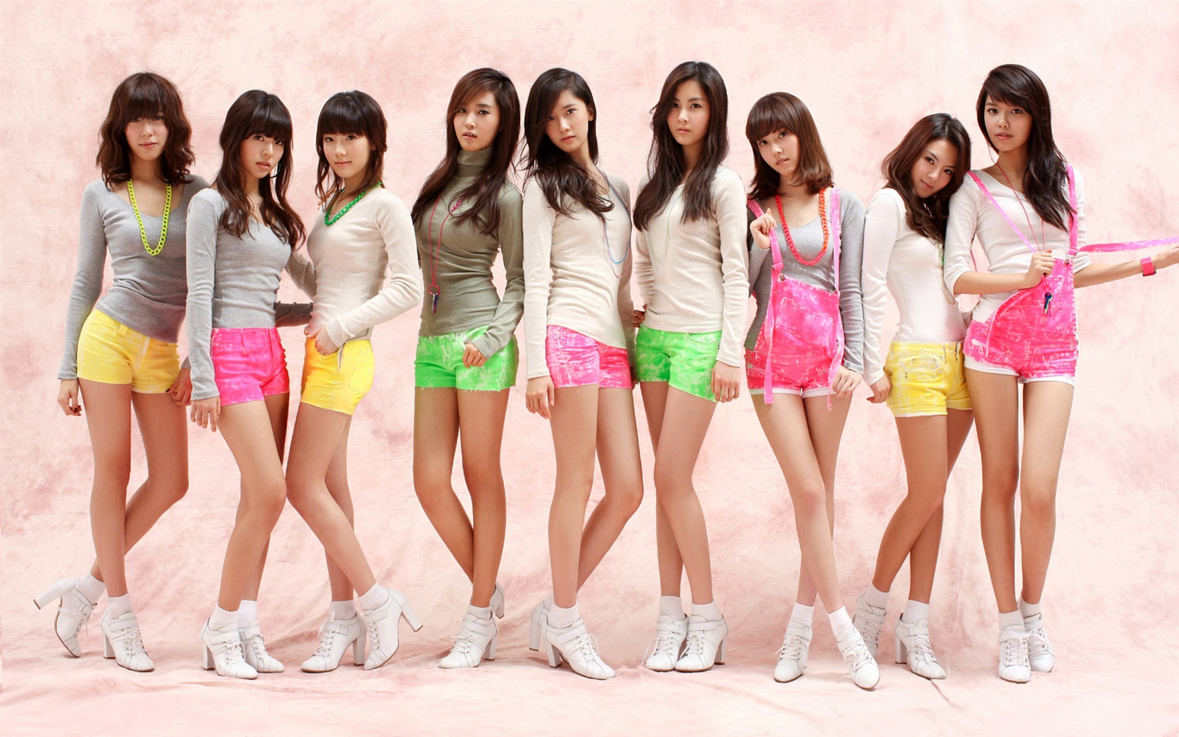 Fond d'écran Generation Girls (2) #17 - 1680x1050