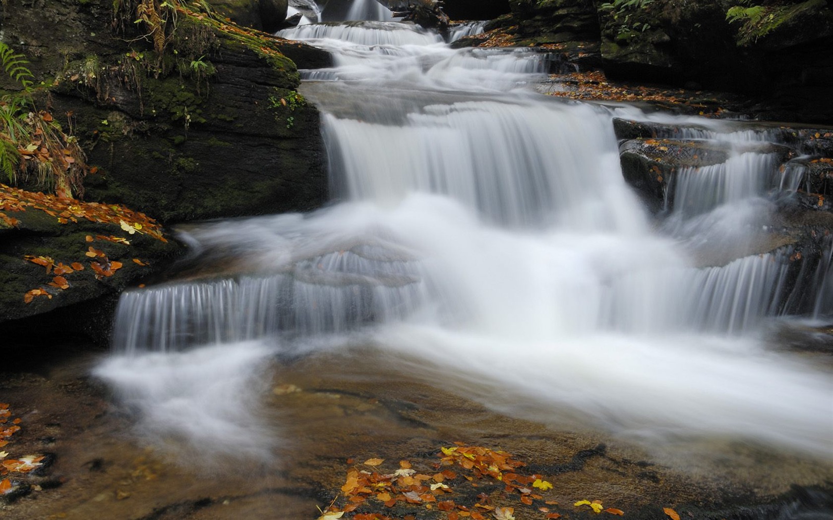 Waterfall streams wallpaper (10) #2 - 1680x1050