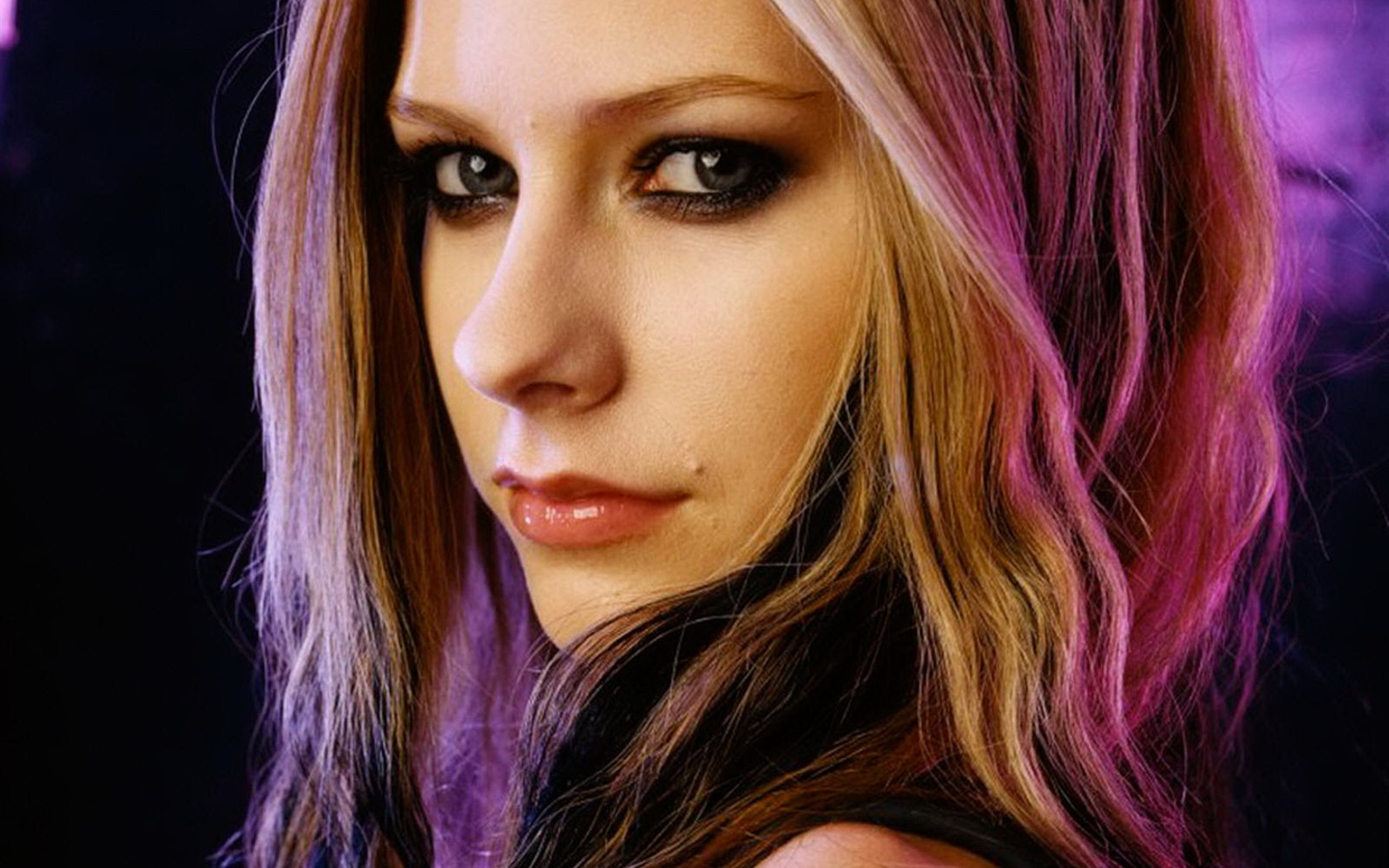 Avril Lavigne 艾薇儿·拉维妮 美女壁纸(三)25 - 1680x1050
