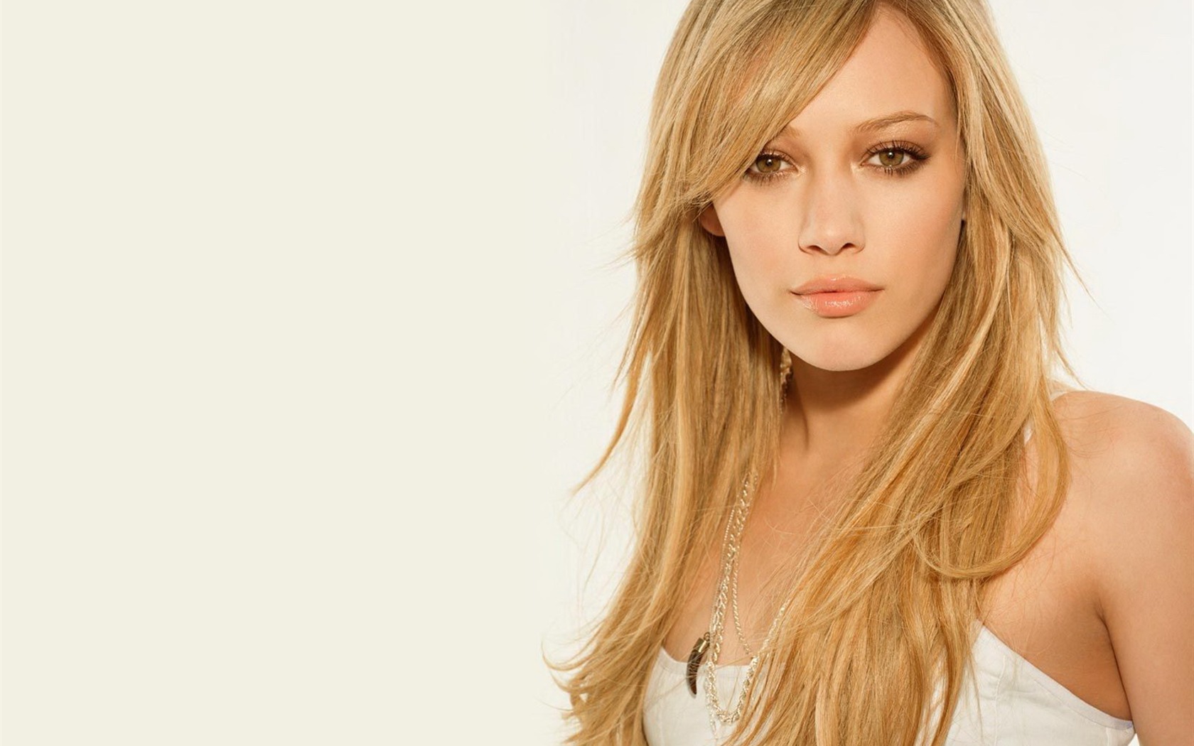 Hilary Duff hermoso fondo de pantalla (2) #1 - 1680x1050