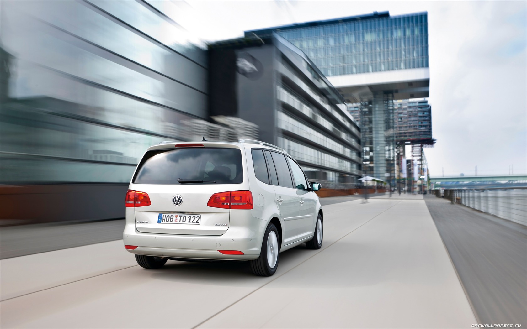 Volkswagen Touran TDI - 2010 fondos de escritorio de alta definición #3 - 1680x1050