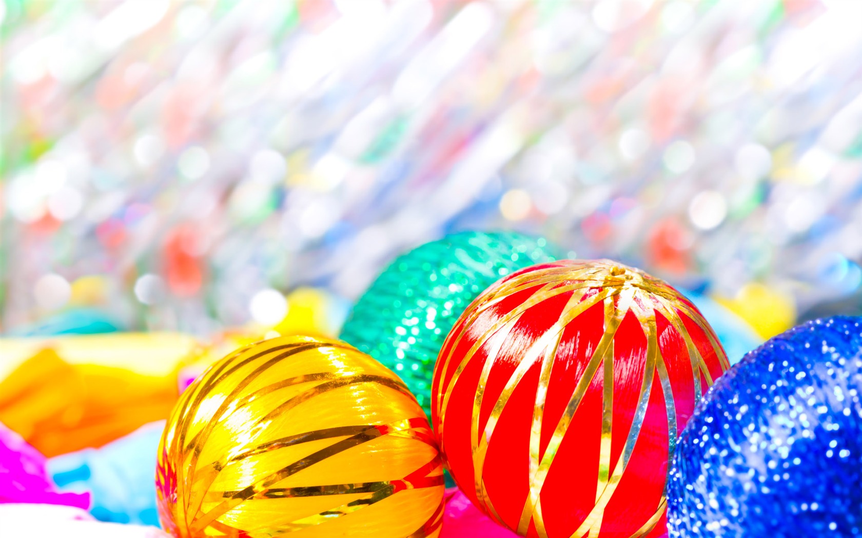 Christmas balls wallpaper (5) #8 - 1680x1050