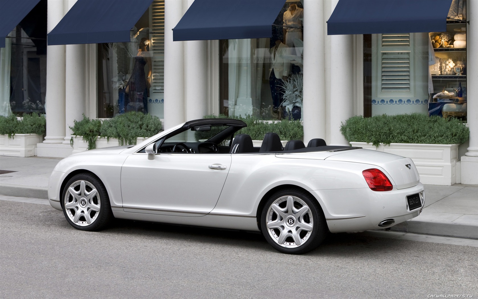 Bentley Continental GTC - 2006 fonds d'écran HD #12 - 1680x1050