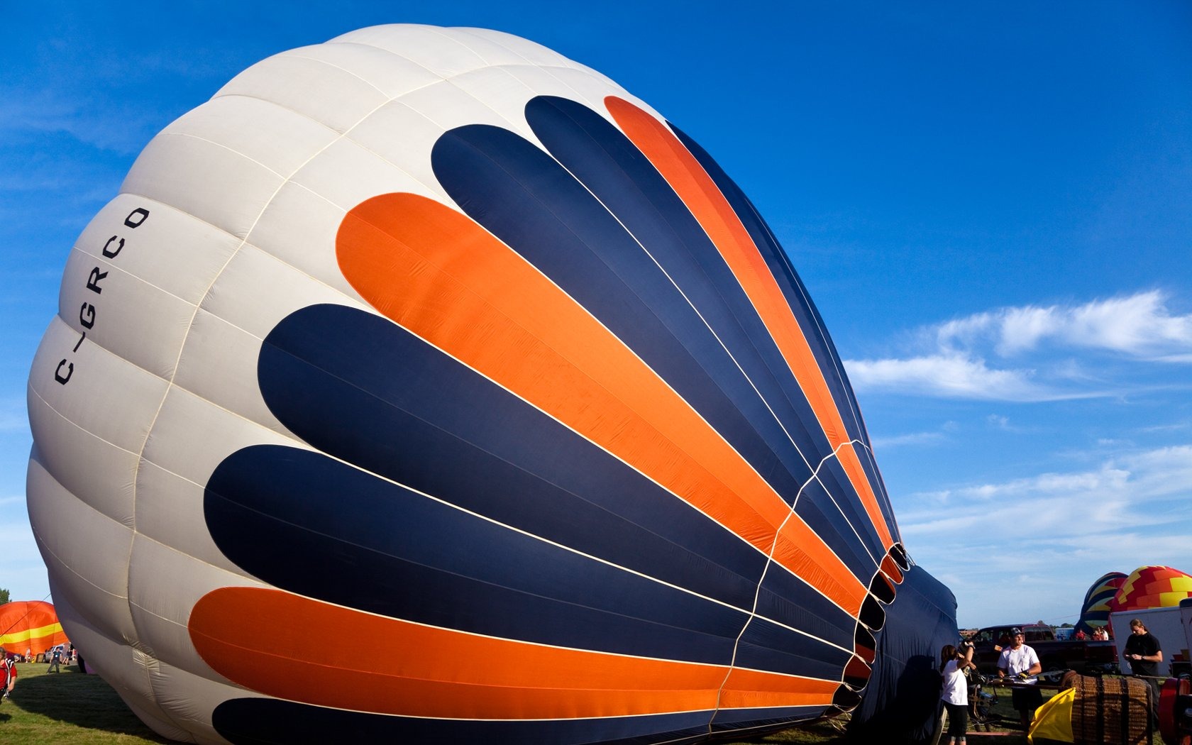 Colorful hot air balloons wallpaper (1) #13 - 1680x1050