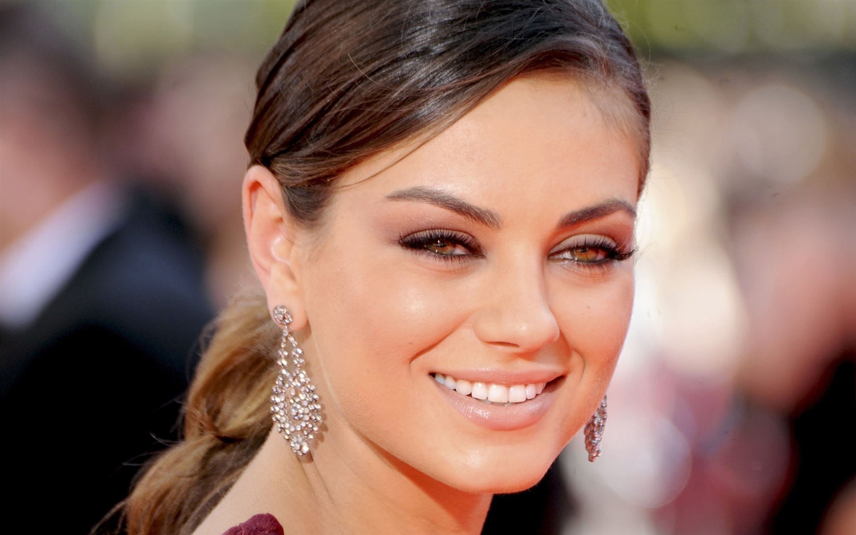 Mila Kunis hermosos fondos de pantalla #5 - 1680x1050