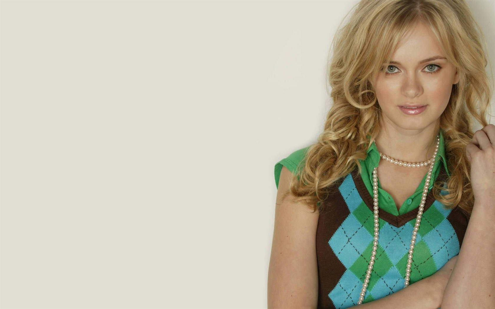 Sara Paxton beautiful wallpapers #12 - 1680x1050