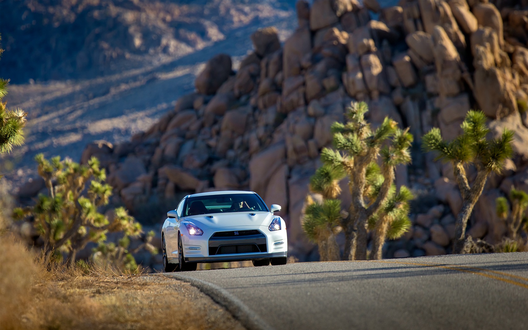 2013 Nissan GT-R R35 USA version 日产 美国版 高清壁纸7 - 1680x1050