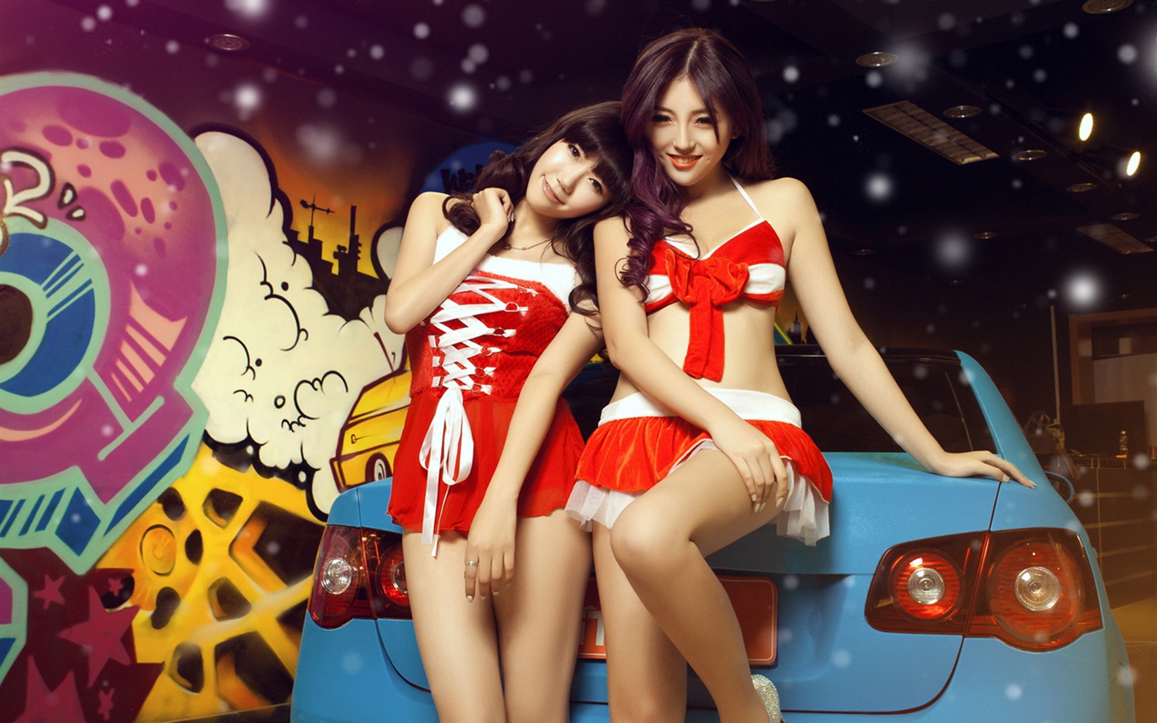 신년 축제 빨간 드레스 아름다운 자동차 모델의 HD 배경 화면 #3 - 1680x1050
