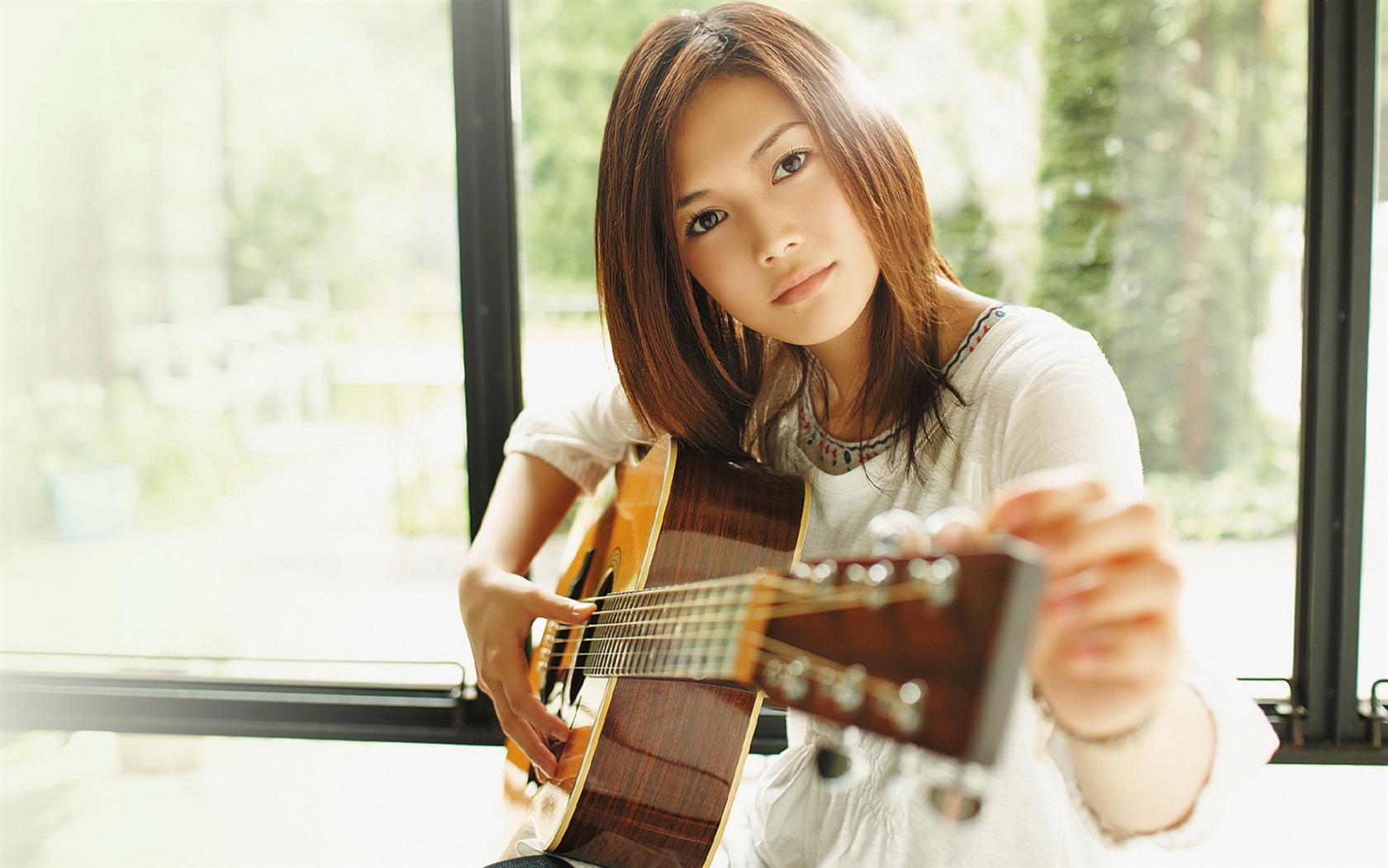 일본 가수 요시오카 유이의 HD 배경 화면 #1 - 1680x1050
