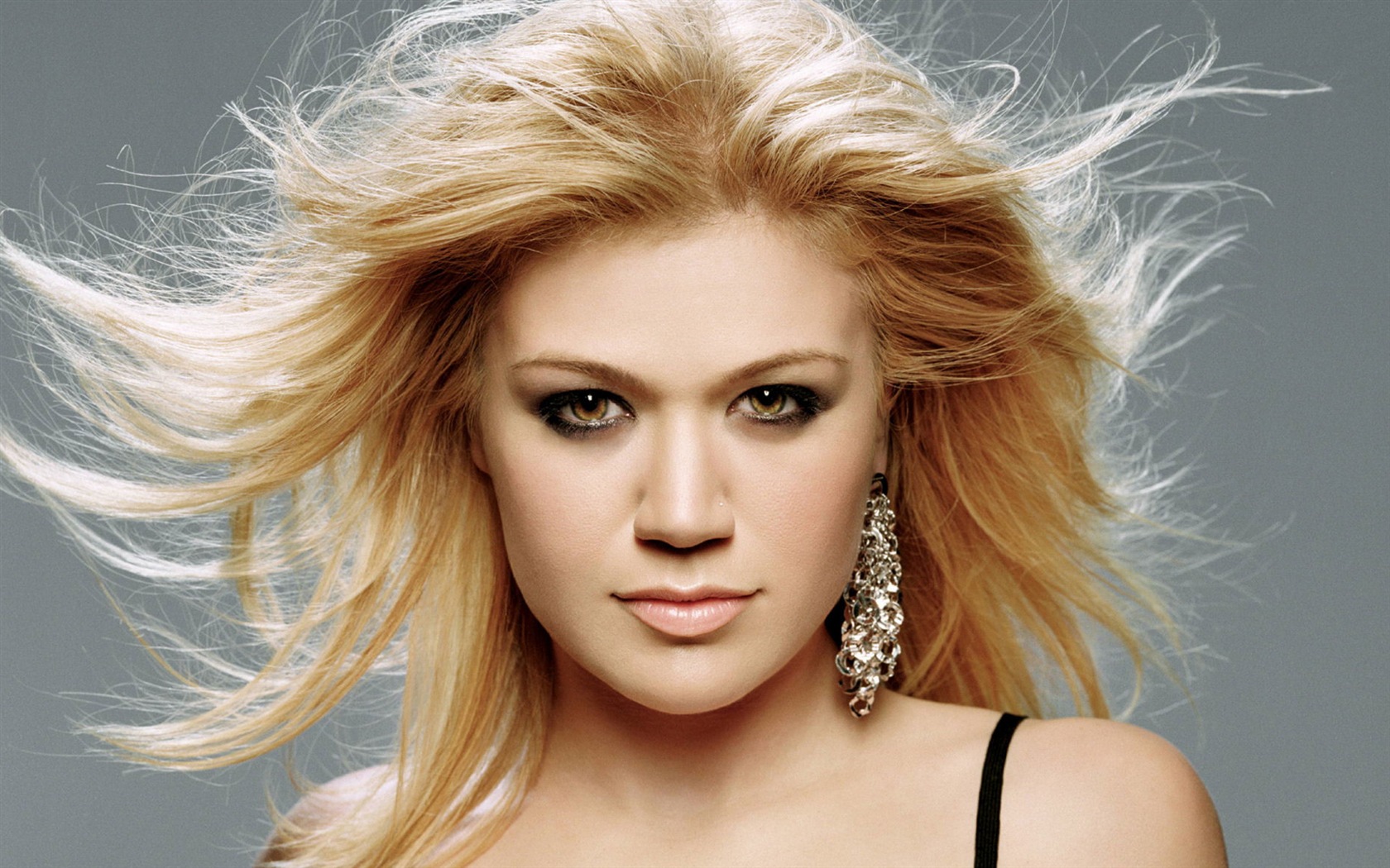 Kelly Clarkson beautiful wallpapers #14 - 1680x1050