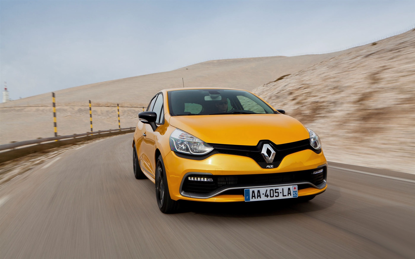 2013 Renault Clio RS 200 gelbe Farbe Auto HD Wallpaper #3 - 1680x1050