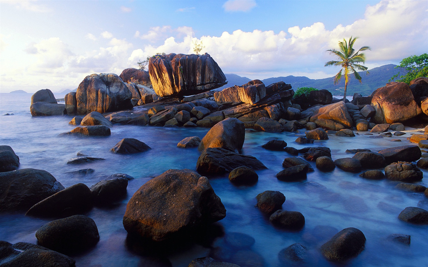윈도우 8 테마 배경 화면 : 해변의 일출과 일몰보기 #3 - 1680x1050