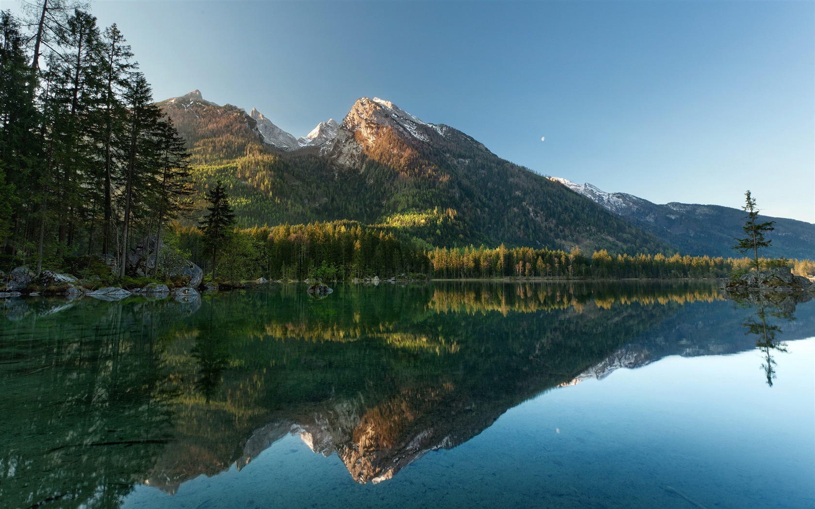 Reflexión en el fondo de pantalla paisajes naturales de agua #8 - 1680x1050