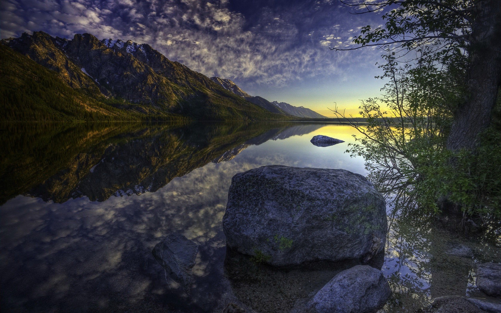 Reflexión en el fondo de pantalla paisajes naturales de agua #13 - 1680x1050