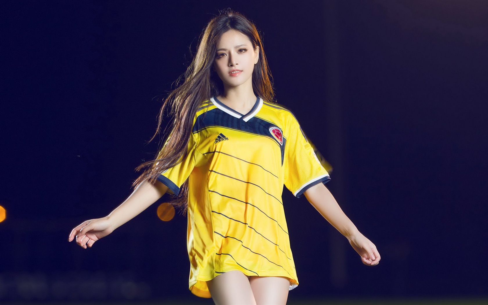 32 camisetas de la Copa del Mundo de fútbol, bebé wallpapers hermosas chicas HD #29 - 1680x1050