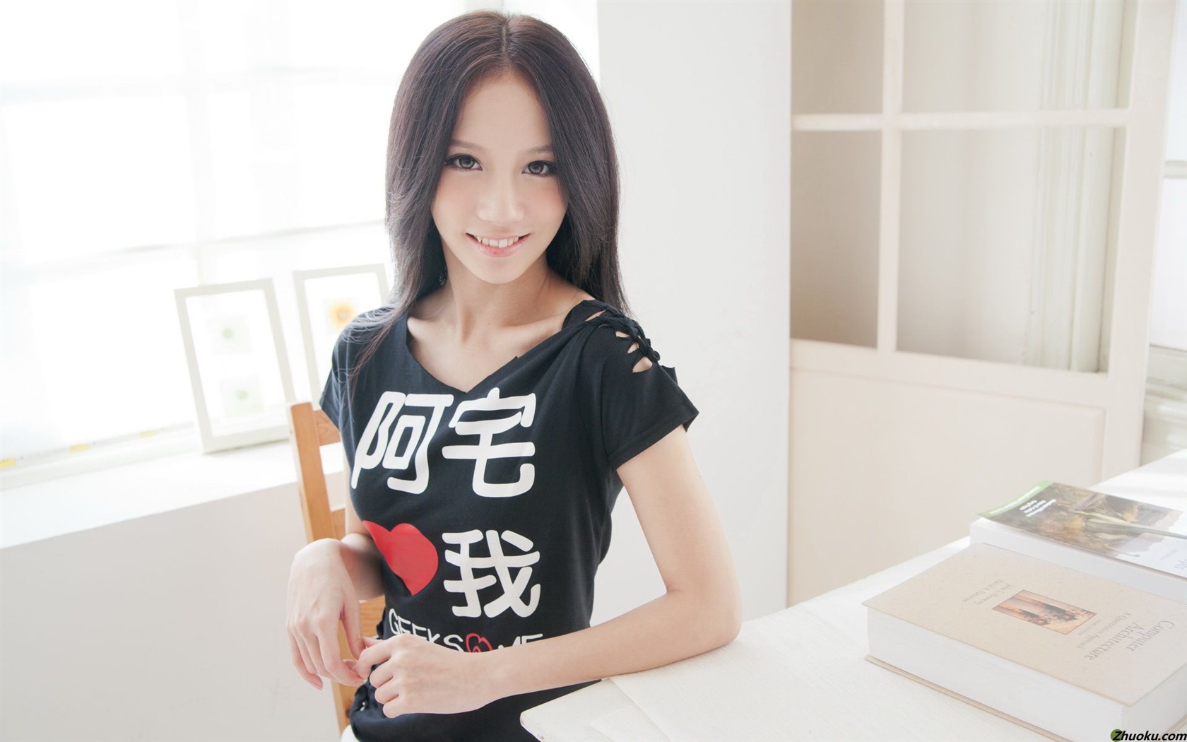 Тайвань девушки в помещении обои SunnyLin HD #1 - 1680x1050