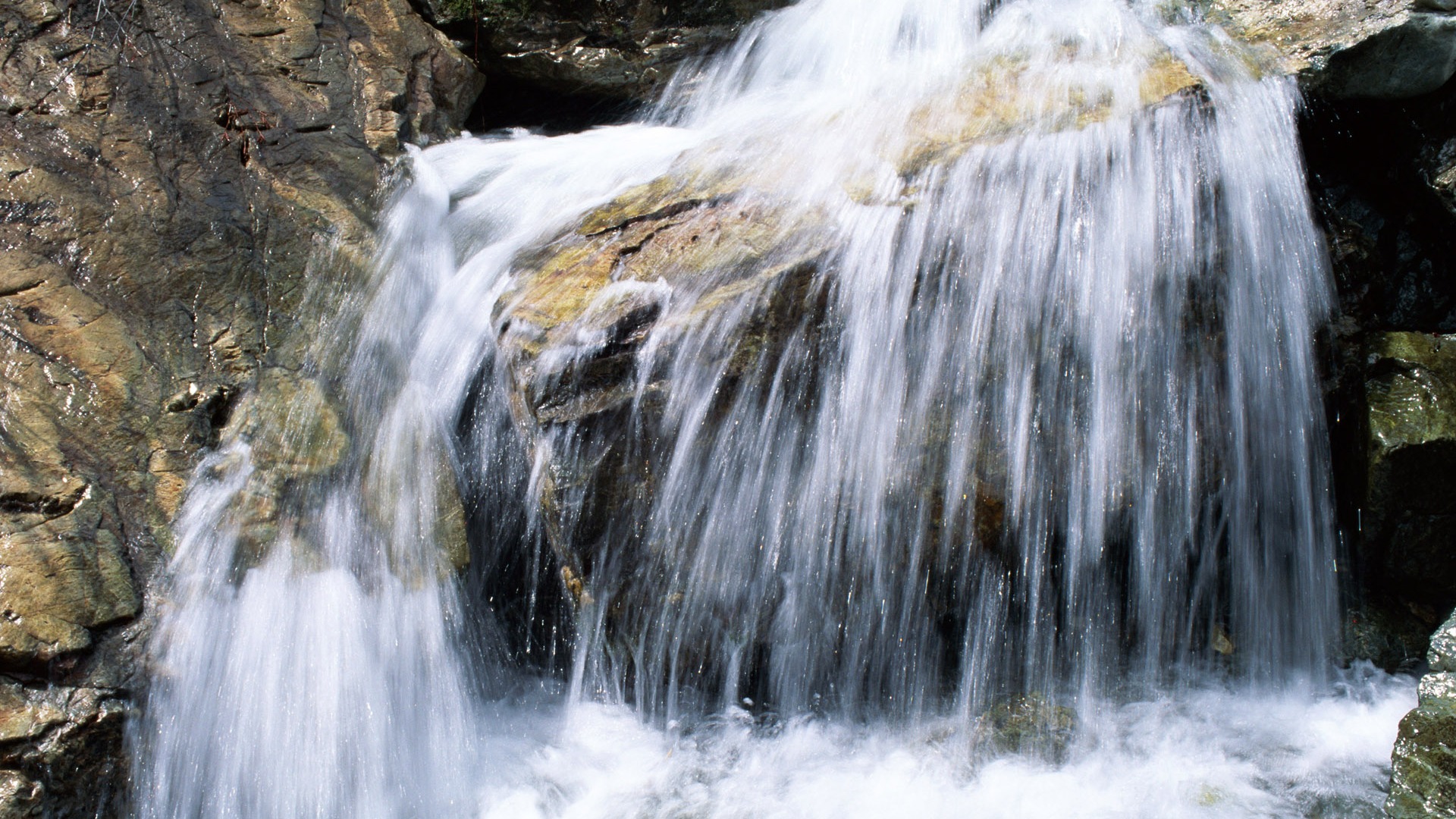 滝は、HD画像ストリーム #12 - 1920x1080