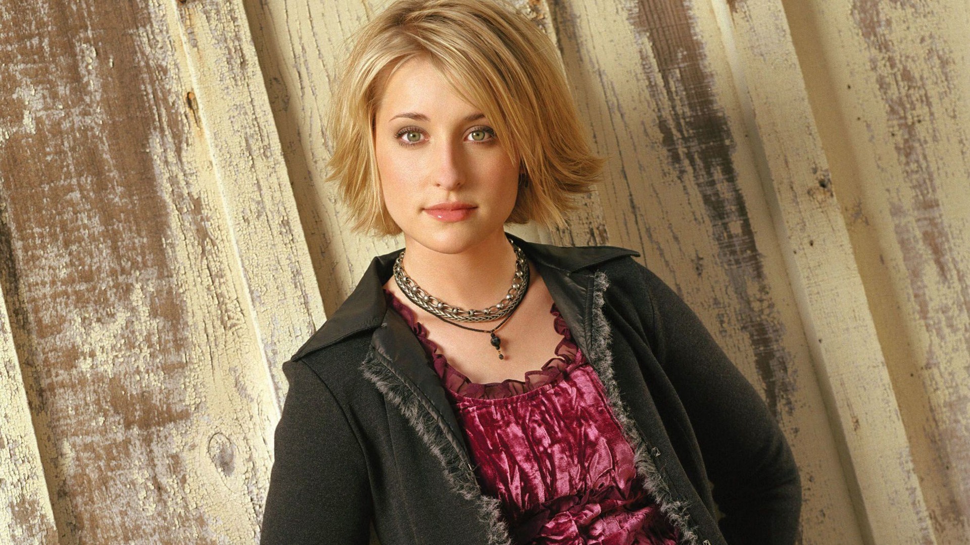 Allison Mack beautiful wallpaper #1 - 1920x1080