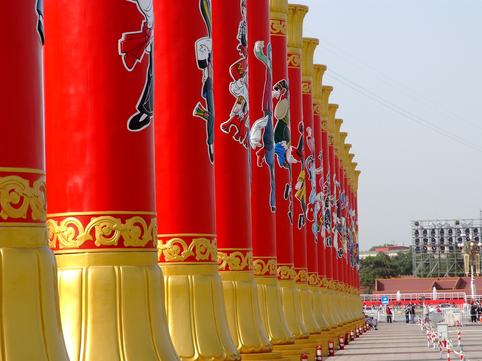 Costumes, Tiananmen Square (rebar works) #3 - 1920x1440