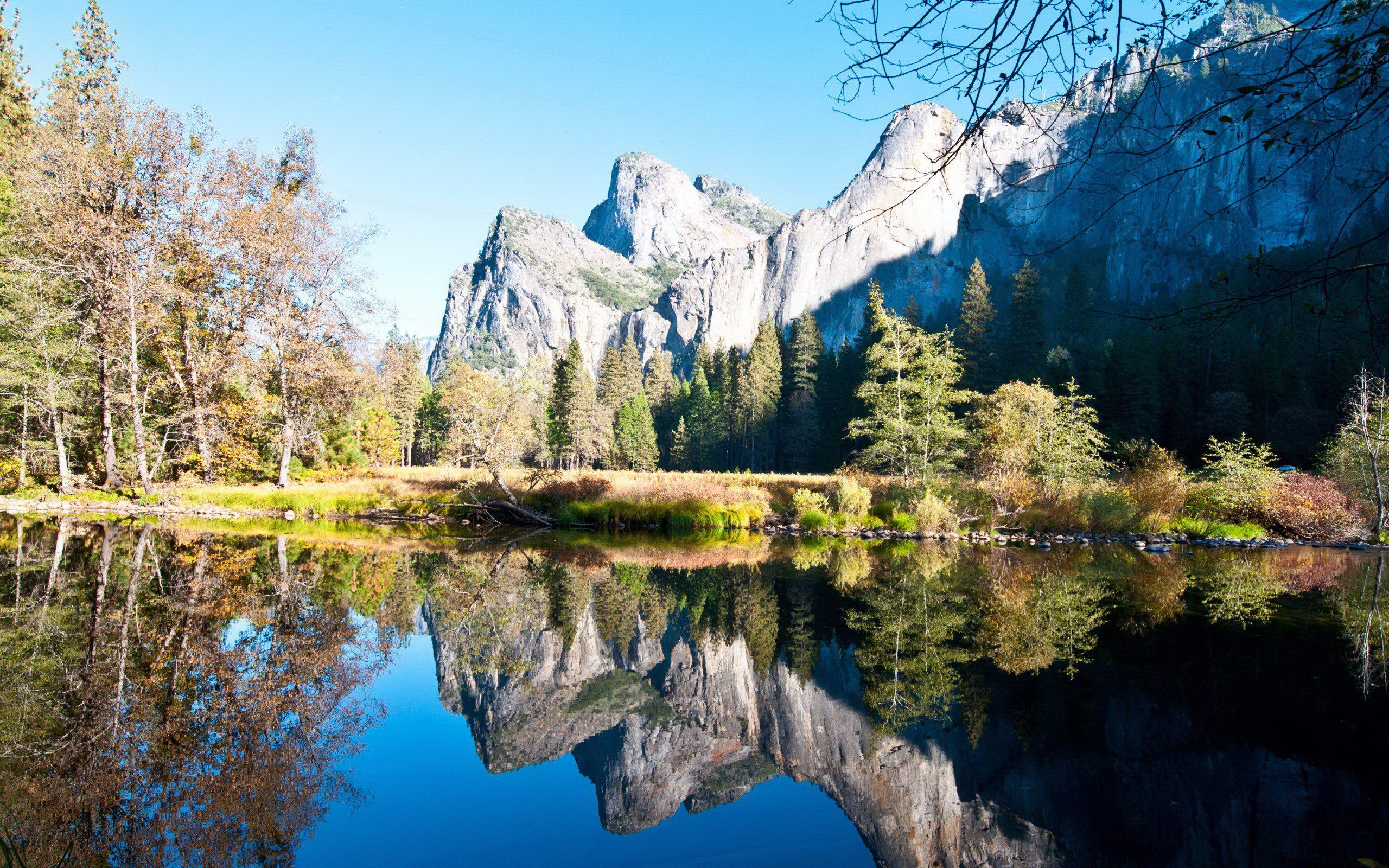 Reflexión en el fondo de pantalla paisajes naturales de agua #2 - 2560x1600