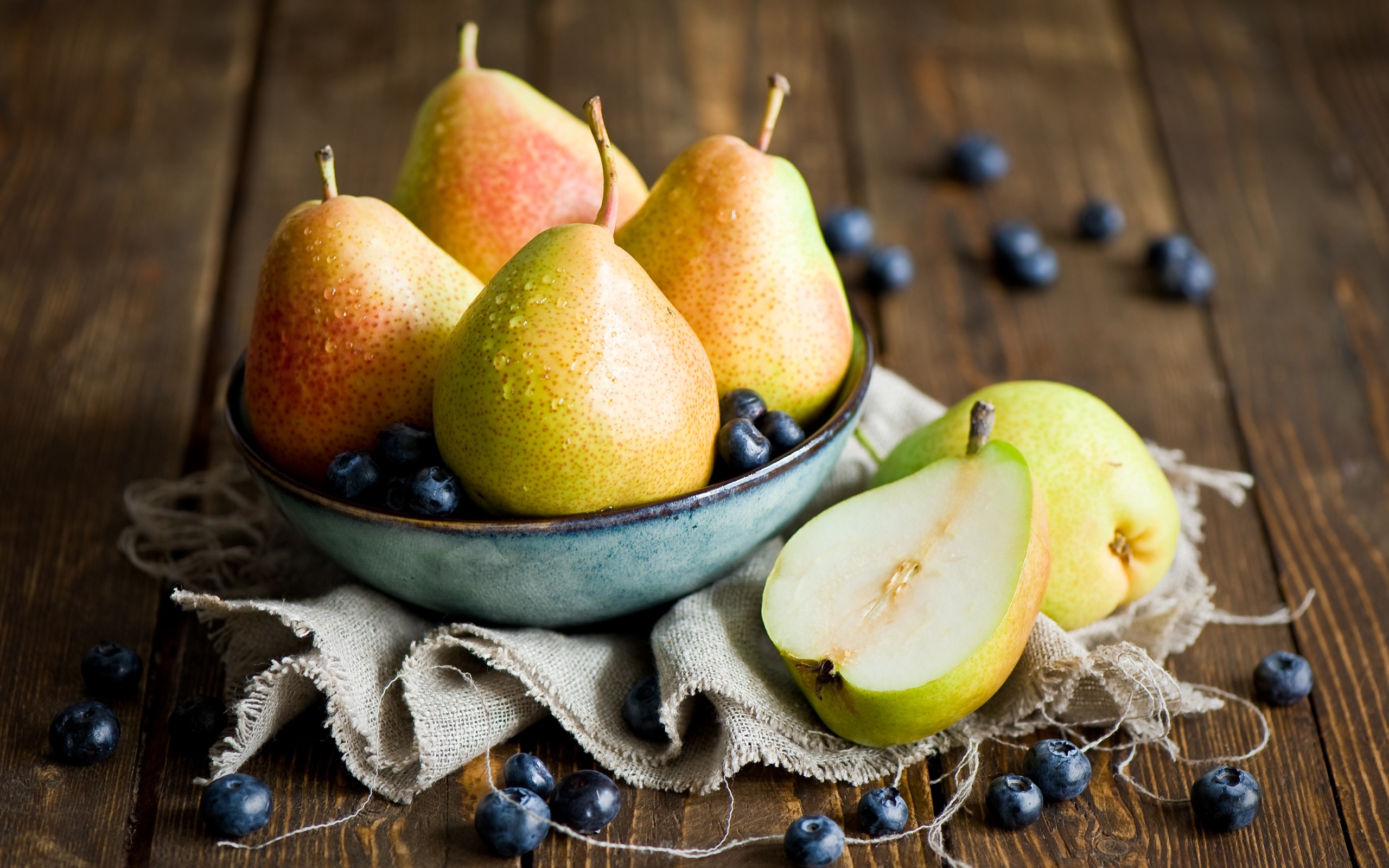 Succulent fruit, pears close-up HD wallpapers #11 - 2560x1600