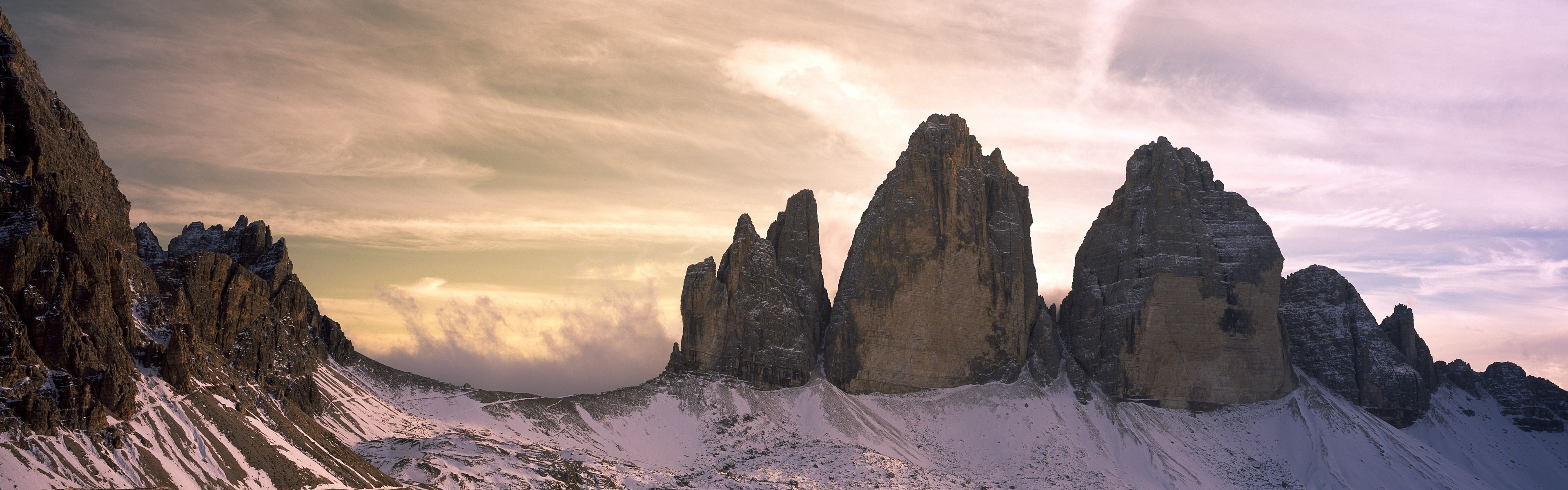 Windows 8 offiziellen Panorama Tapete, Wellen, Wälder, majestätische Berge #13 - 3840x1200