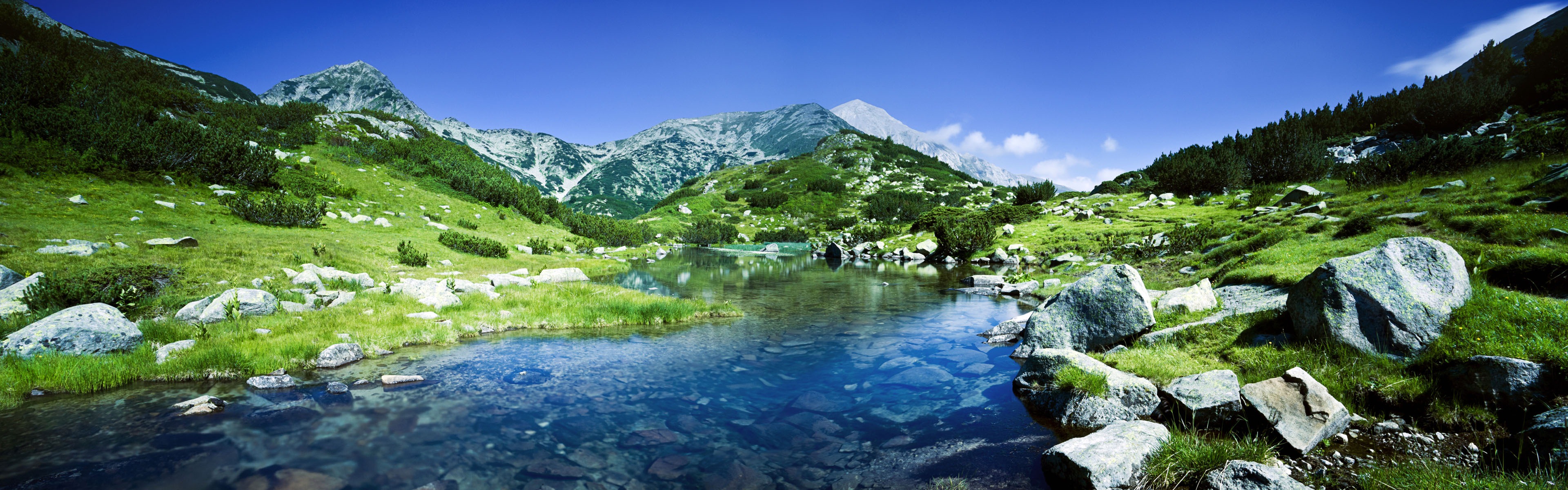 Windows 8 offiziellen Panorama Tapete, Wellen, Wälder, majestätische Berge #17 - 3840x1200