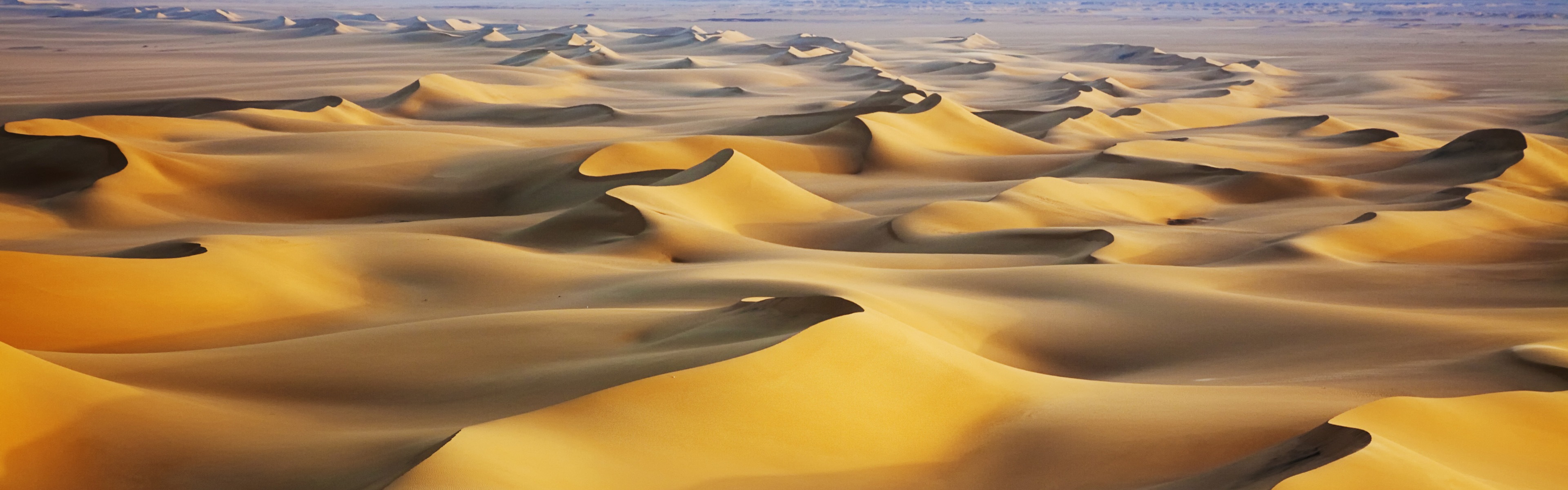 炎热干旱的沙漠，Windows 8 全景宽屏壁纸4 - 3840x1200