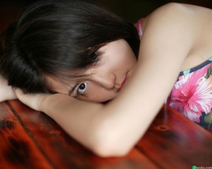 Японская актриса Масами Нагасава стола #29