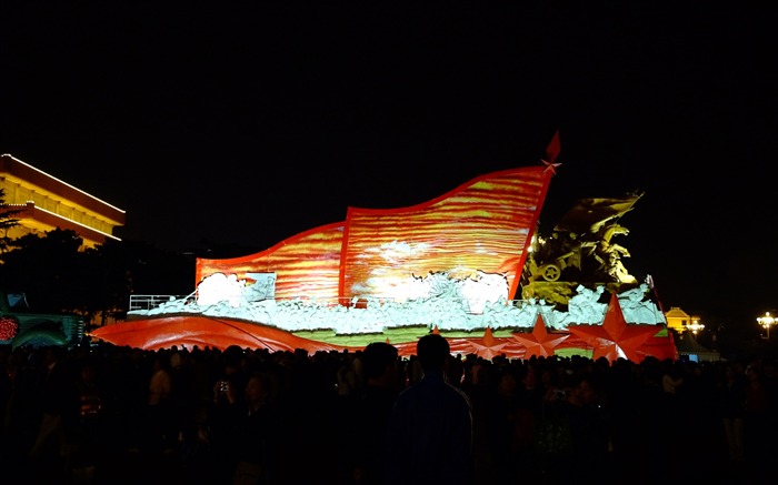 La Plaza de Tiananmen colorida noche (obras barras de refuerzo) #26
