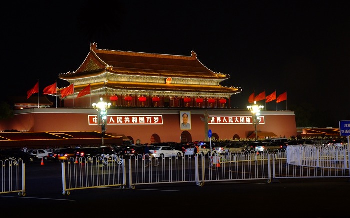 La Plaza de Tiananmen colorida noche (obras barras de refuerzo) #30