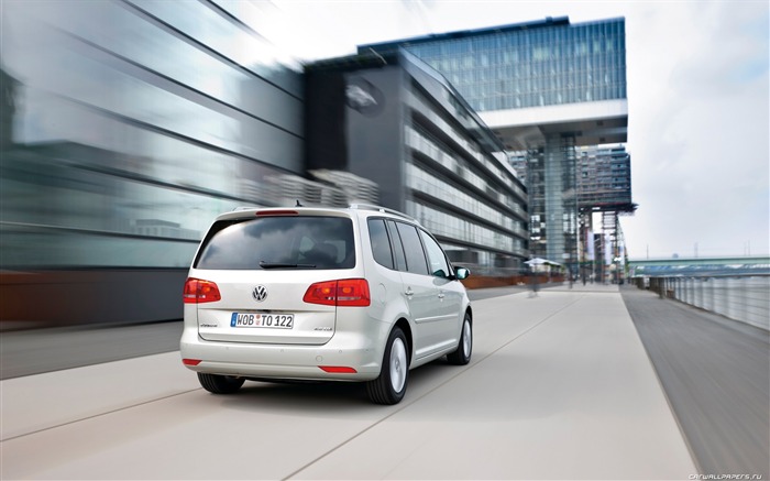 Volkswagen Touran TDI - 2010 HD wallpaper #3