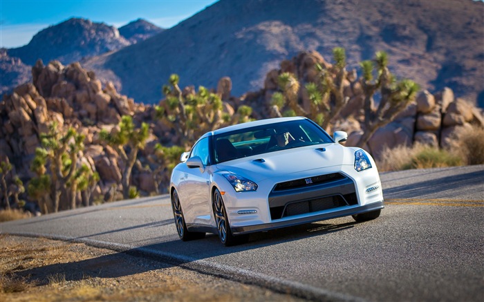 2013 Nissan GT-R R35 USA version HD wallpapers #9