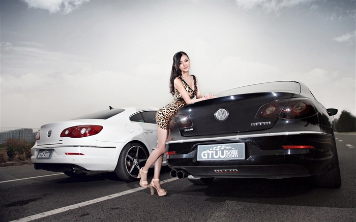 Beautiful leopard dress girl with Volkswagen sports car wallpapers #7