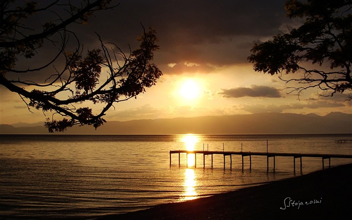 После захода солнца, озеро Охрид, Windows 8 тема HD обои #8