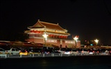 La Plaza de Tiananmen colorida noche (obras barras de refuerzo) #7